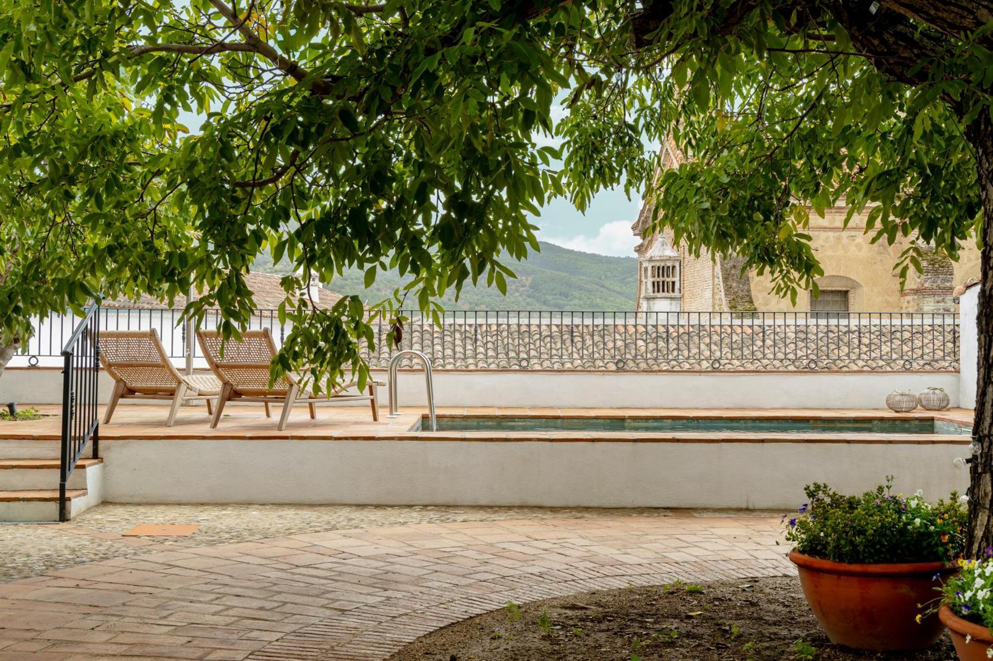 Apartamentos Turisticos El Patio Del Nogal Guadalupe  Dış mekan fotoğraf