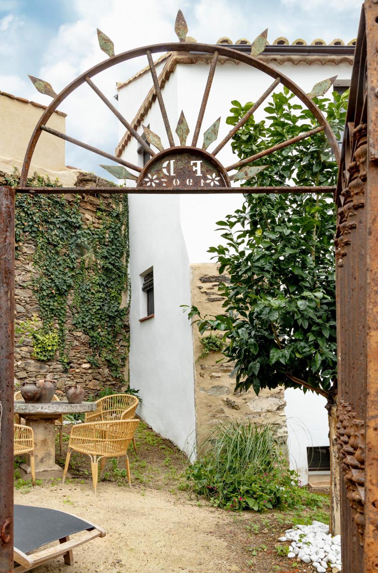 Apartamentos Turisticos El Patio Del Nogal Guadalupe  Dış mekan fotoğraf
