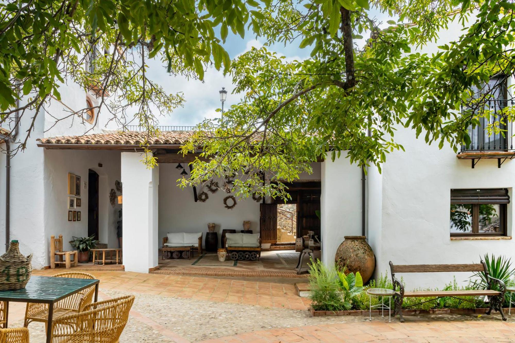 Apartamentos Turisticos El Patio Del Nogal Guadalupe  Dış mekan fotoğraf
