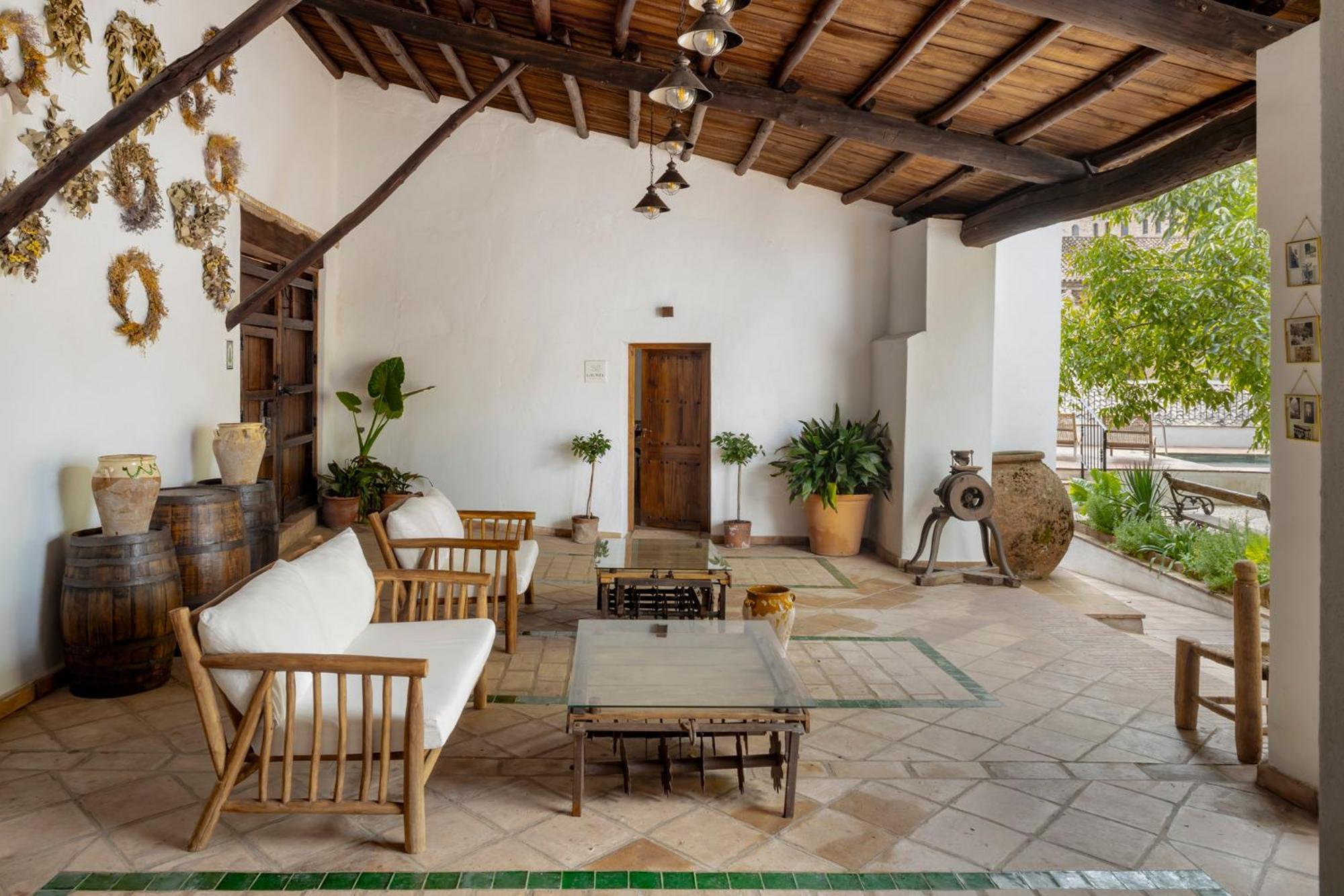 Apartamentos Turisticos El Patio Del Nogal Guadalupe  Dış mekan fotoğraf